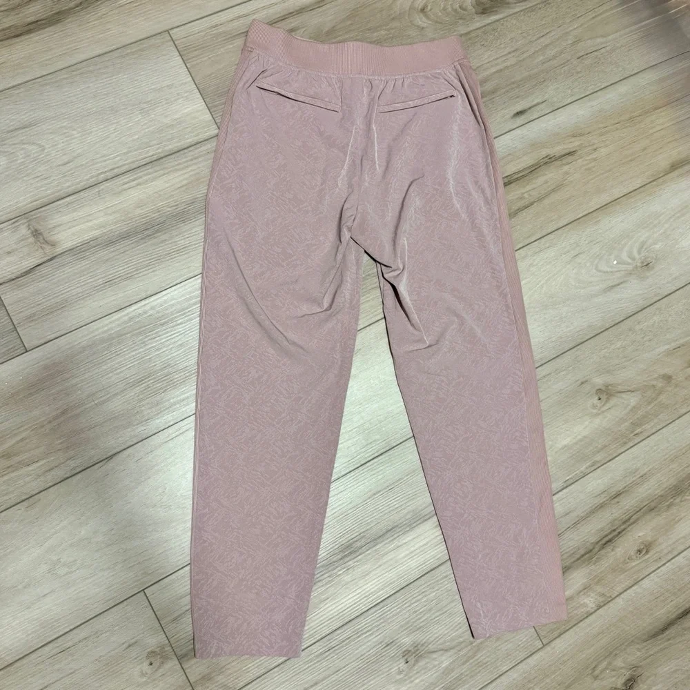 Athleta| EUC Light Pink Textured Brooklyn Joggers in Women’s Size 4 - Picture 3 of 5